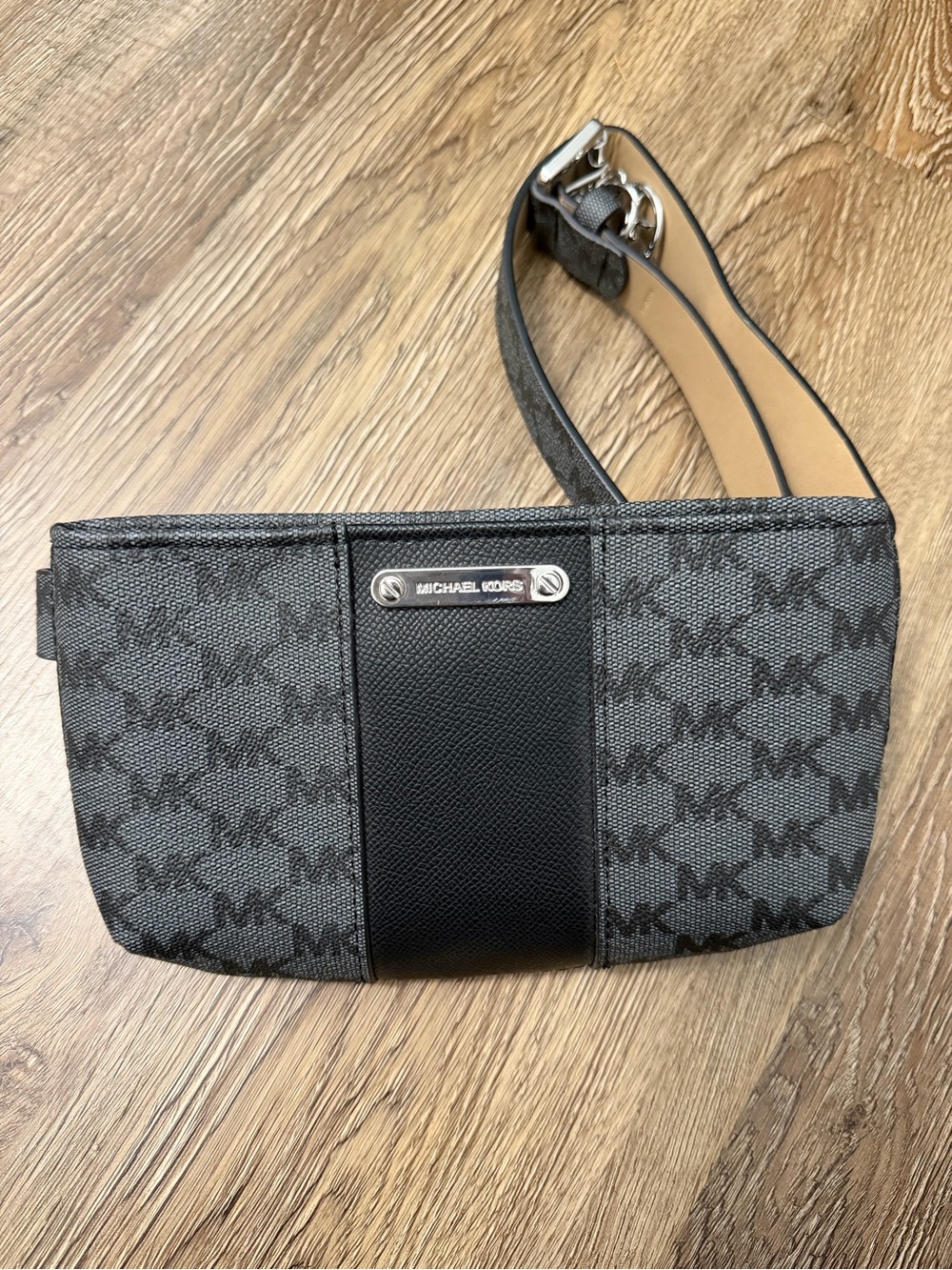 Michael Kors Adjustable Belt Bag Fanny Pack Gray & Black MK Signature Logo L/XL